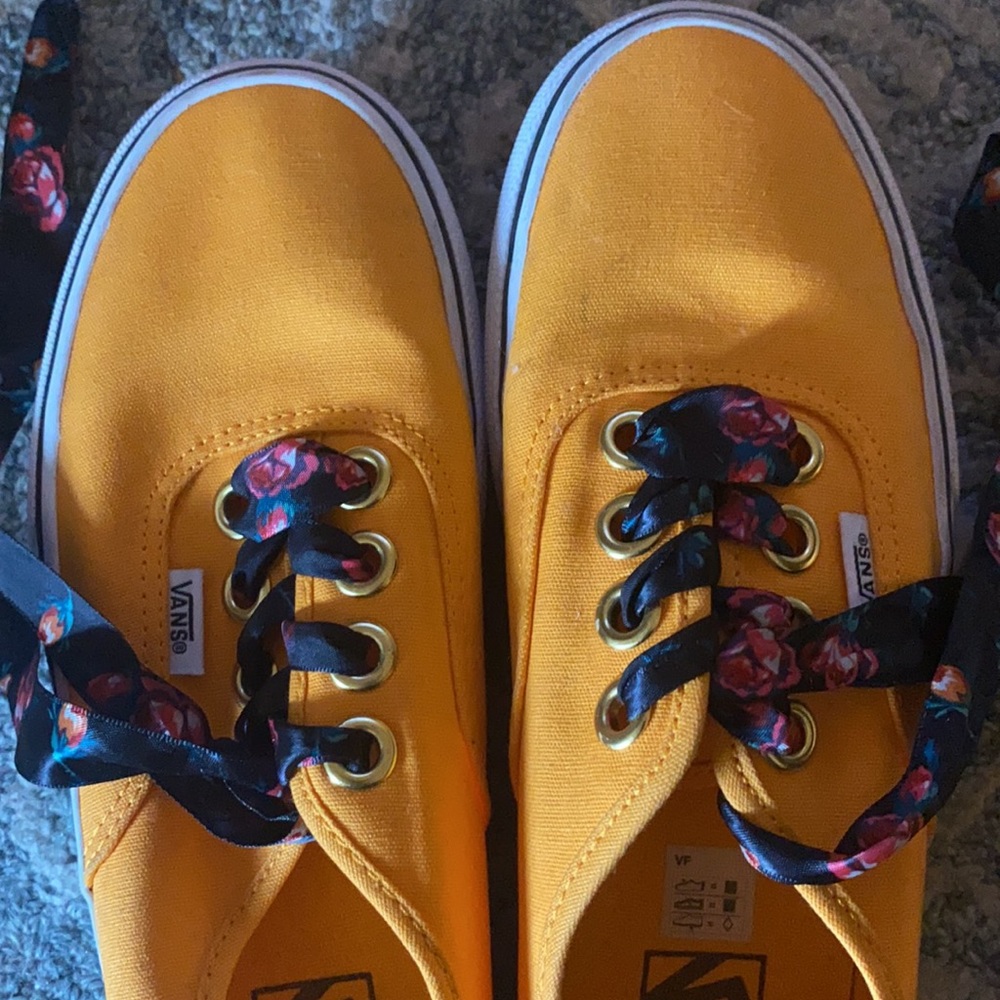Gently used platform Vans sneakers - Picture 5 of 7